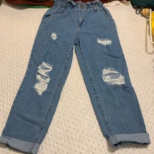 Cute mom jeans!